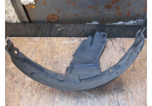 підкрилок переднього крила, правий задній Renault Clio II, Symbol II , 7700836703, пошкоджений